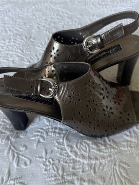 BRIGHTON Gray Valley Sling back Leather Cut Out Heels size 9